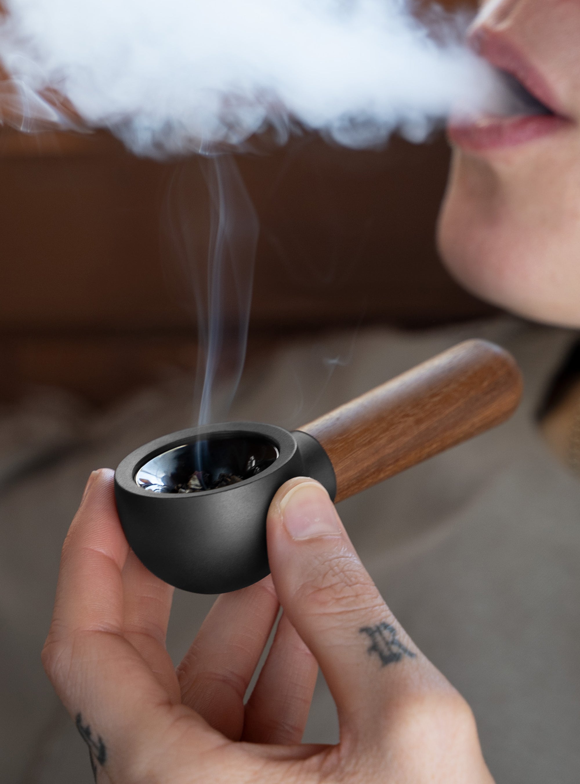 Handpipe <p>Black | Walnut</p>