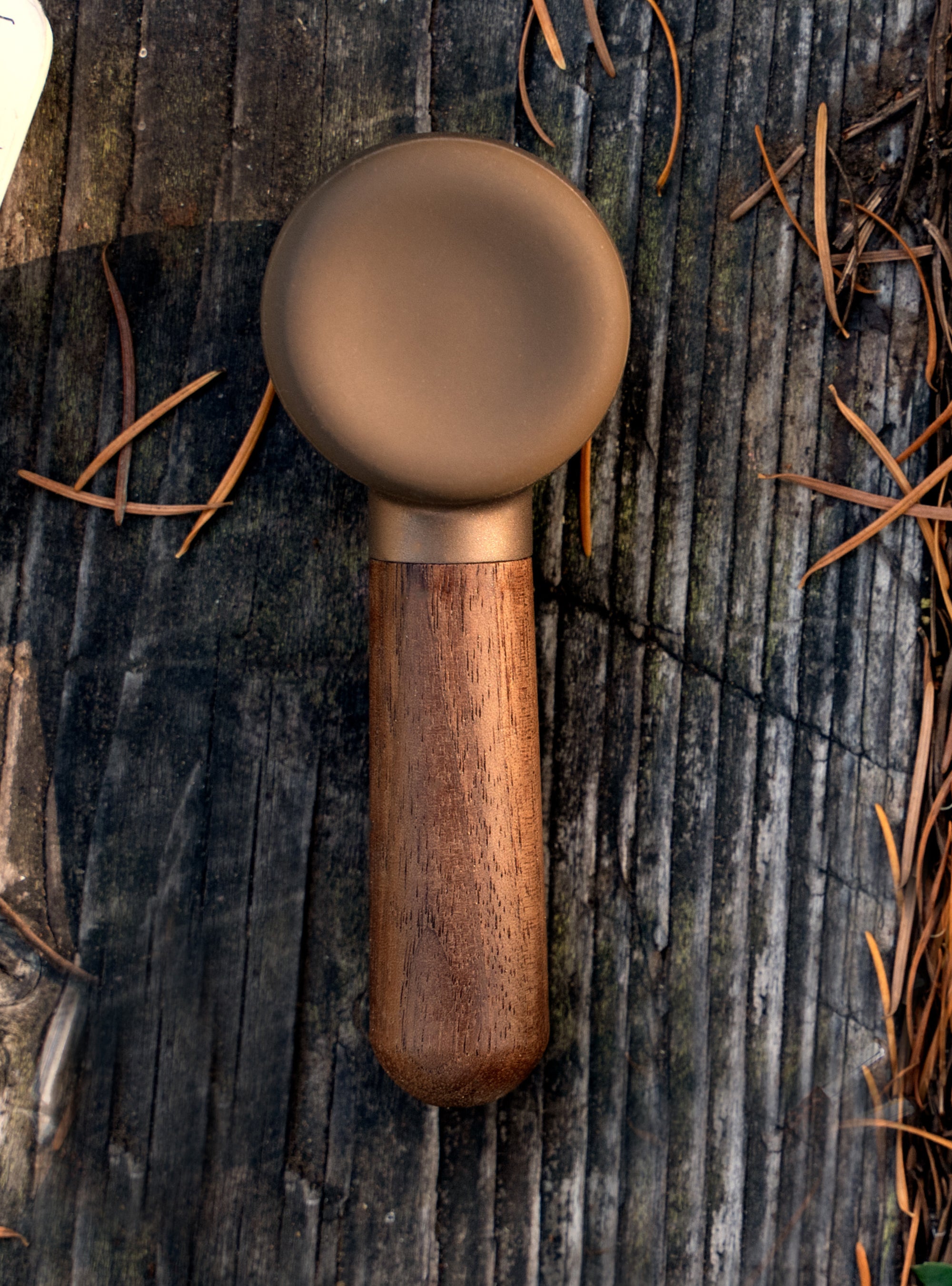 Handpipe <p>Gold | Walnut</p>